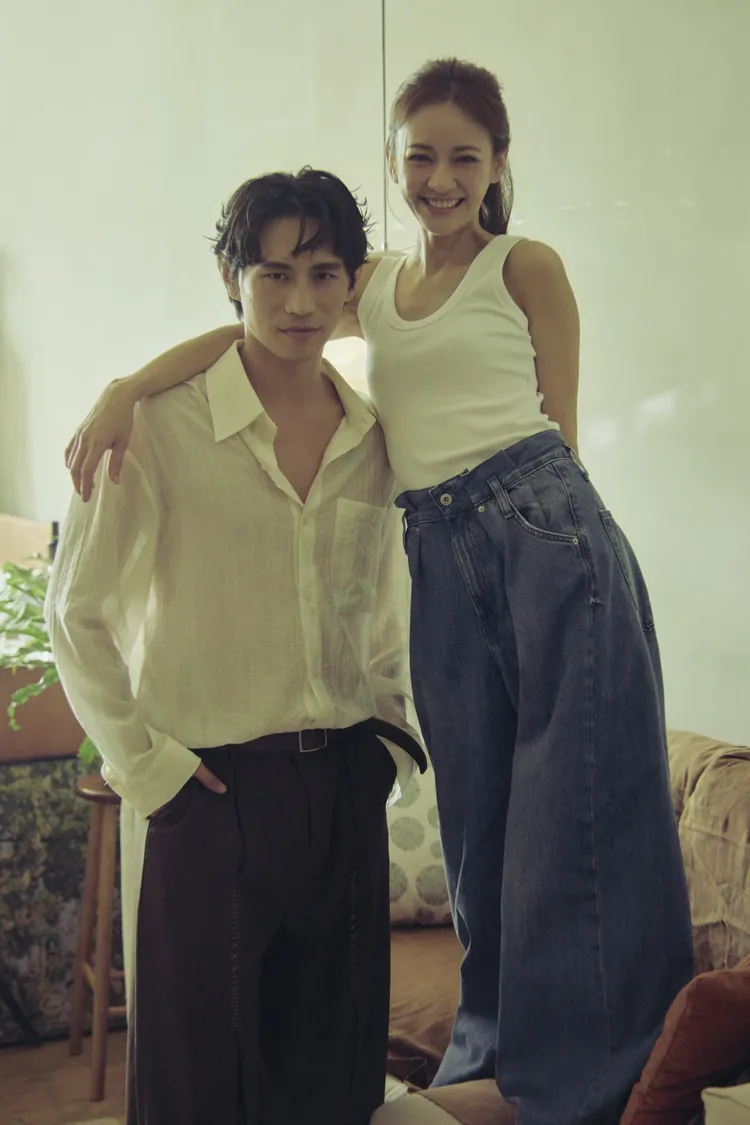 陳意涵（右）與柏霖認識多年。索尼音樂提供