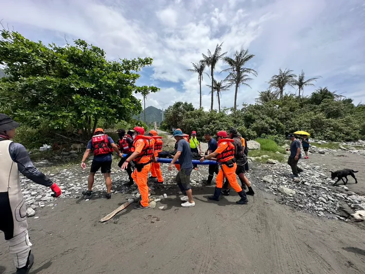 今天上午11時許尋獲溺水的陳姓高中生遺體。海巡署提供