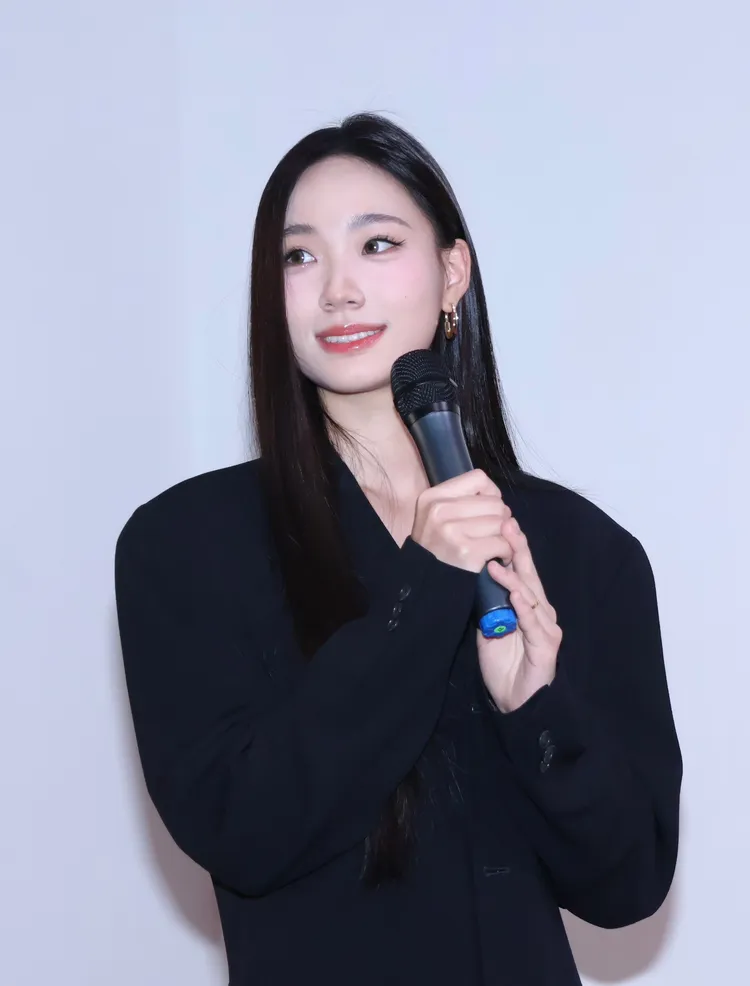 Lily現場分享畫作創作靈感。莊宗達攝