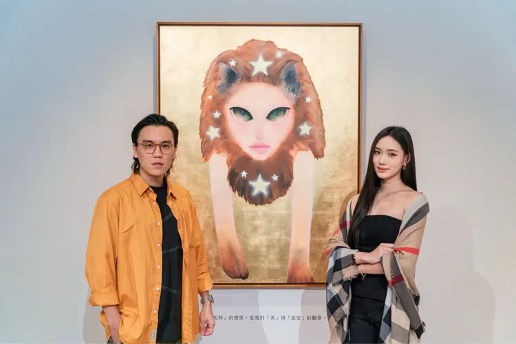 Lily（右）與《Prey of Prey》策展人李承道（左）合影。正好公關提供