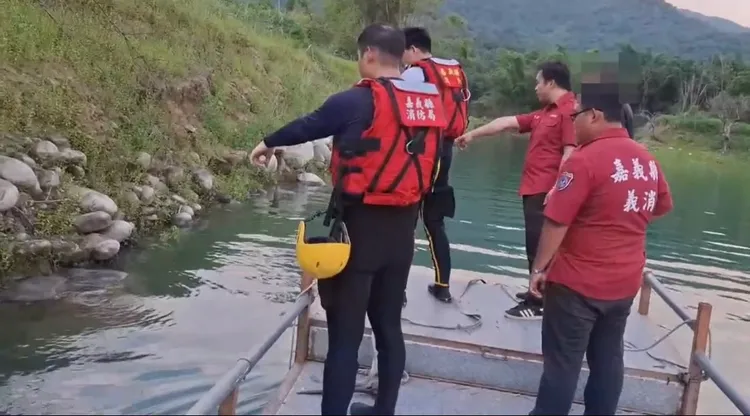 消防員到場搜尋。翻攝畫面