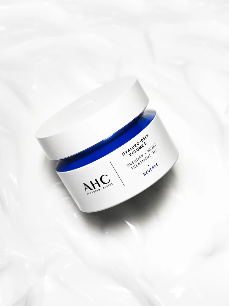 AHC醫美科研超導水光玻尿酸活膚霜，50ml／1200元。品牌提供