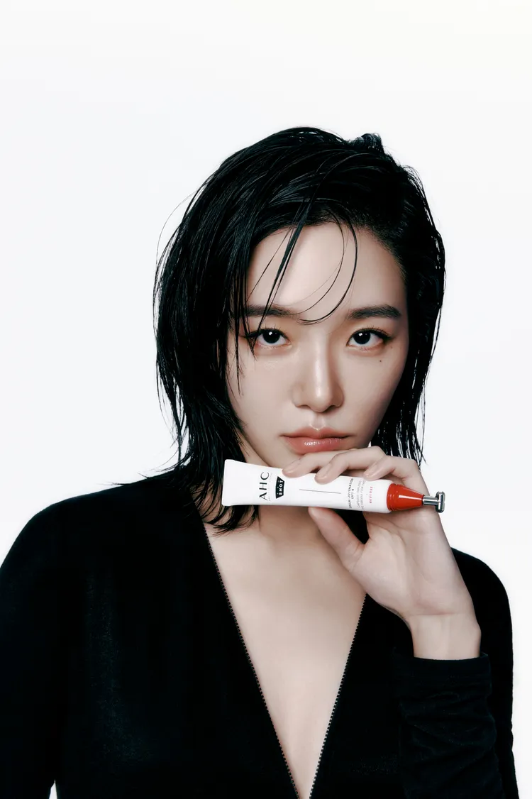 朴圭瑛公開拍戲期間必備的3款AHC單品。品牌提供