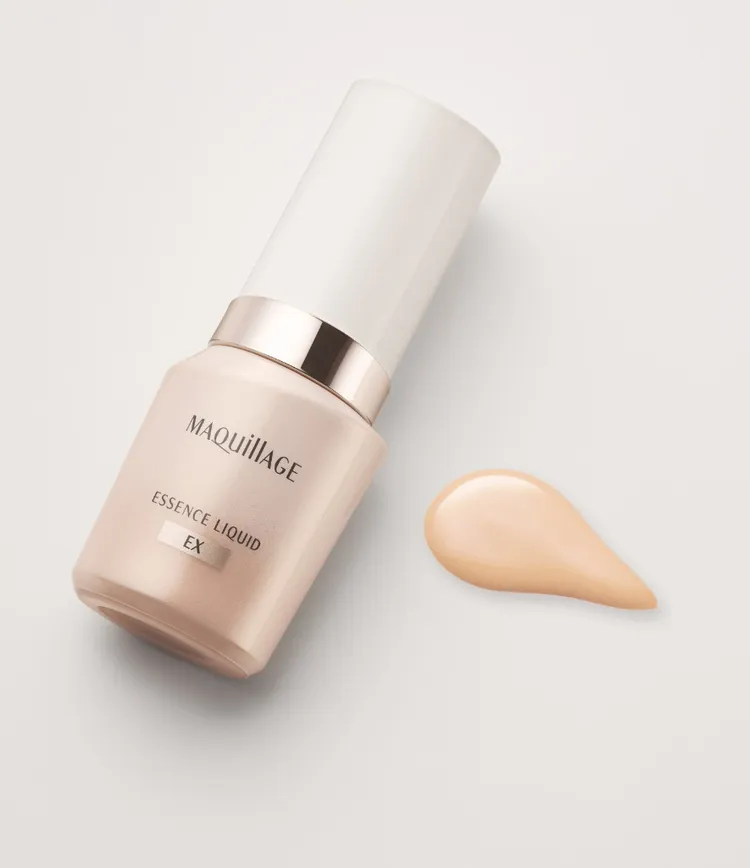 MAQuillAGE水蜜光精華無瑕粉底，24ml／1200元。品牌提供