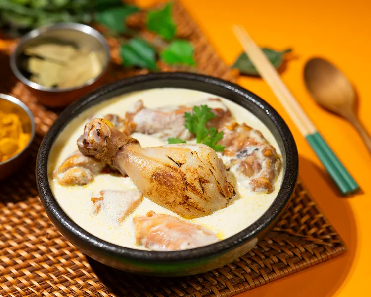 「盧迪亞納奶油雞」以獨特奶油質地和溫和風味聞名，呈現極致柔滑口感與醇厚回味。台北遠東香格里拉提供