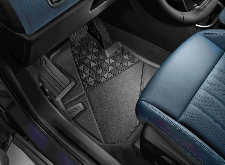 MINI精選生活精品及原廠腳踏墊享限時特惠。業者提供