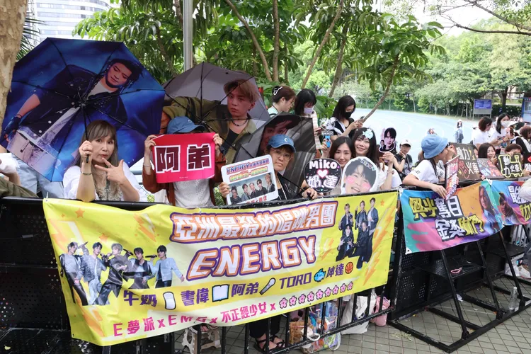 有Energy的粉絲昨天上午11點就來排隊。莊宗達攝