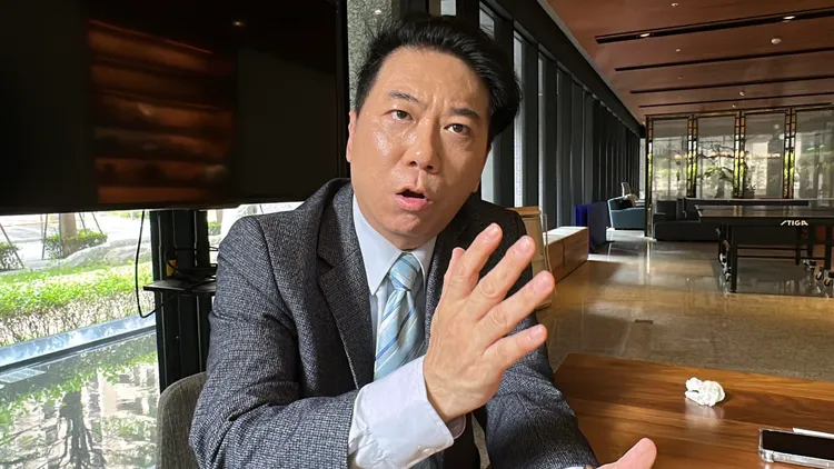 「反詐騙聯盟」陳安迪跳出來幫助賴姓被害人，進一步將詐團平台與成員身分公布，希望司法與警察單位重視，詐團已經從以前的紙上談兵，到現在真的派89到家中恐嚇，如此膽大包天。曾佳俊攝