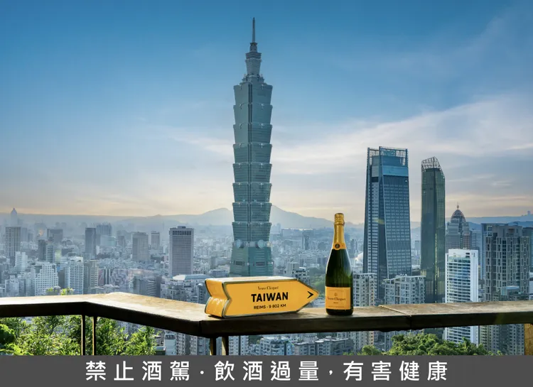 全新「臺灣城市限量版」外盒，每個城市箭頭禮盒上的數字都呈現該地點到凱歌香檳位於法國蘭斯酒窖的距離。業者提供