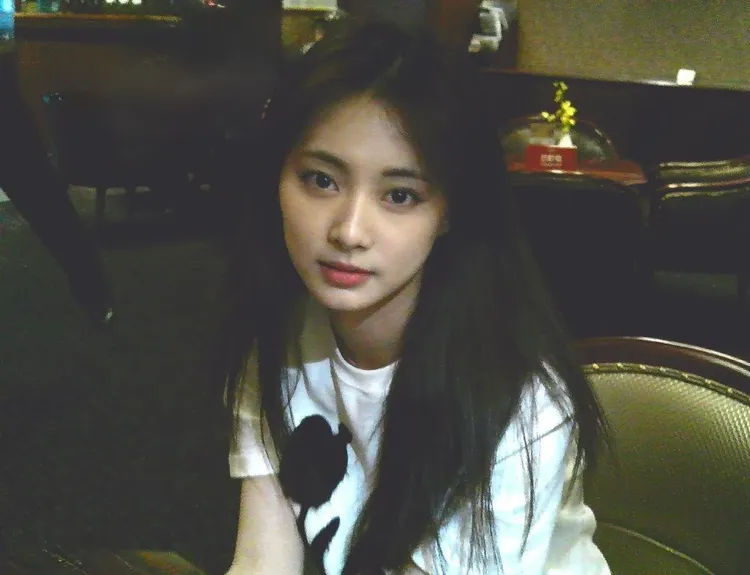 周子瑜現身台北街頭。翻攝自周子瑜IG