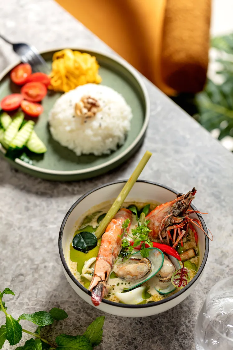 泰式綠咖哩鮮蝦飯 420元。業者提供
