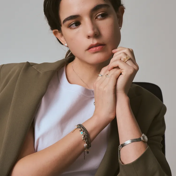 本次以「王冠」為主題，打造出一系列帶有皇室奢華莊嚴感的輕珠寶。品牌提供