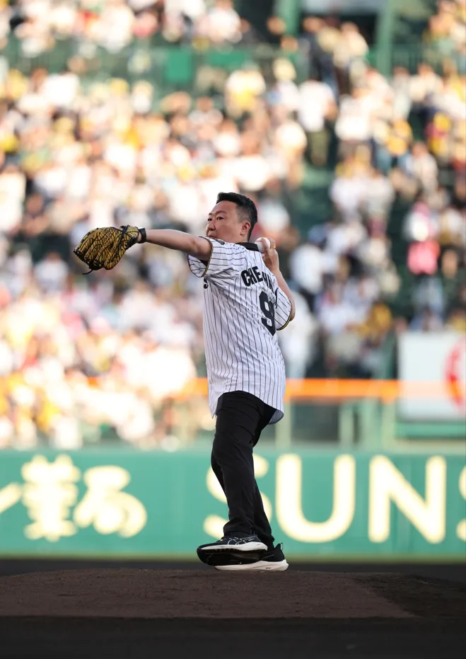 陳世凱受邀參加第7屆阪神甲子園台灣日的開球儀式。交通部提供
