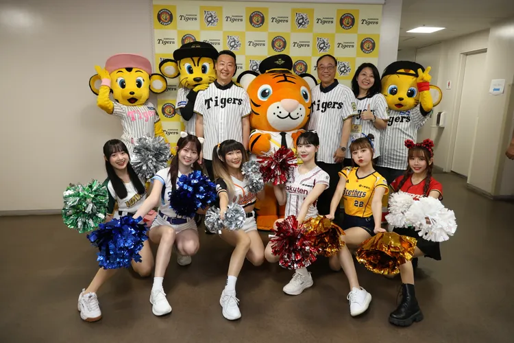 交通部與中華職棒啦啦隊前進阪神甲子園推廣台灣觀光。交通部提供