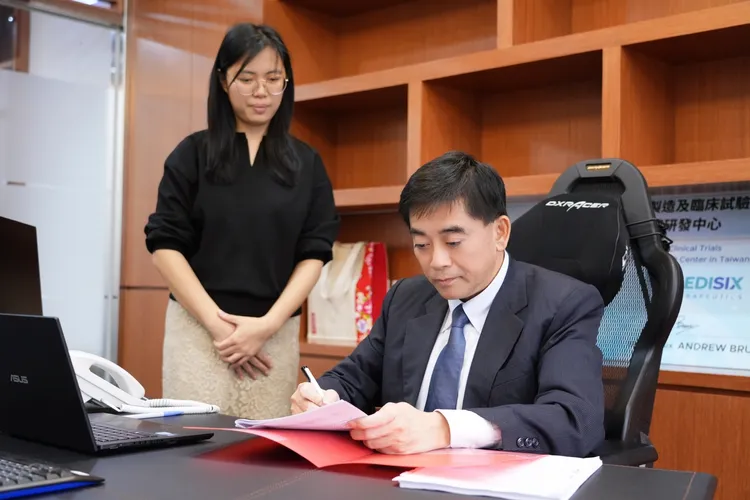 樂迦再生科技董事長邱俊榮表示，竹北全自動化GMP工廠預計年底完工，屆時將成為亞洲最先進的細胞治療量產基地。彭欣偉攝