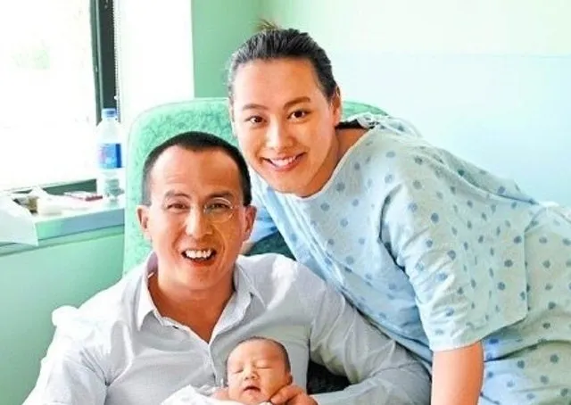 梁洛施當年與李澤楷生第一個兒子，一家三口笑得幸福。翻攝梁洛施IG