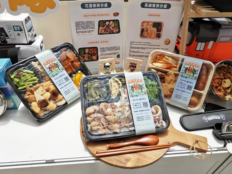 今年便當節匯聚國內外超過50家品牌與單位，推出多款特色便當及10週年限量紀念商品。台鐵提供
