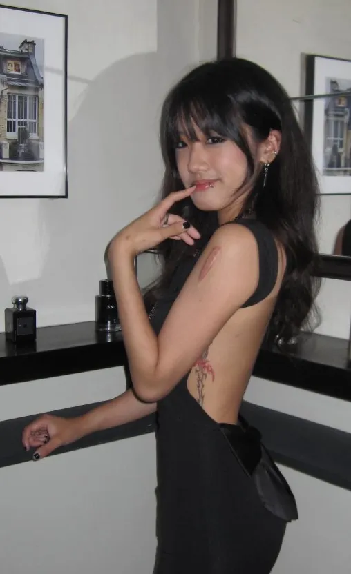 梧桐妹腰身有刺青。翻攝梧桐妹IG