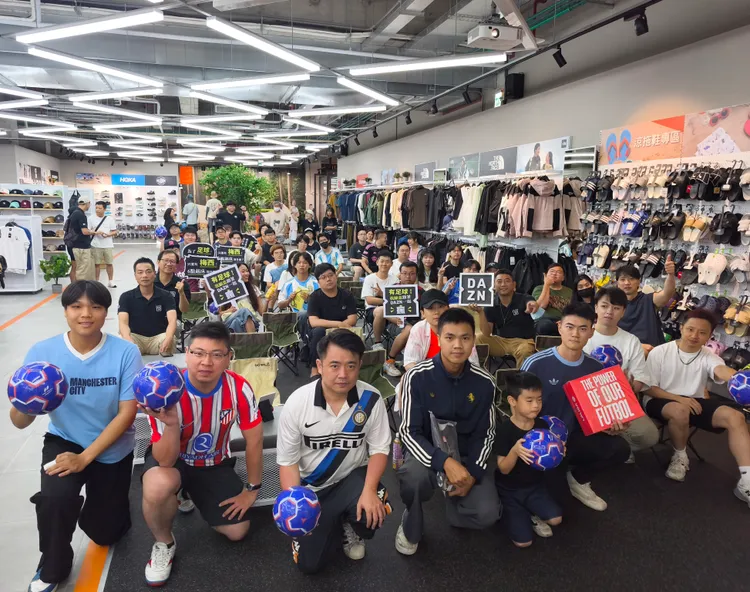 許多民眾熱情響應，現場還有免費餐點。DAZN提供