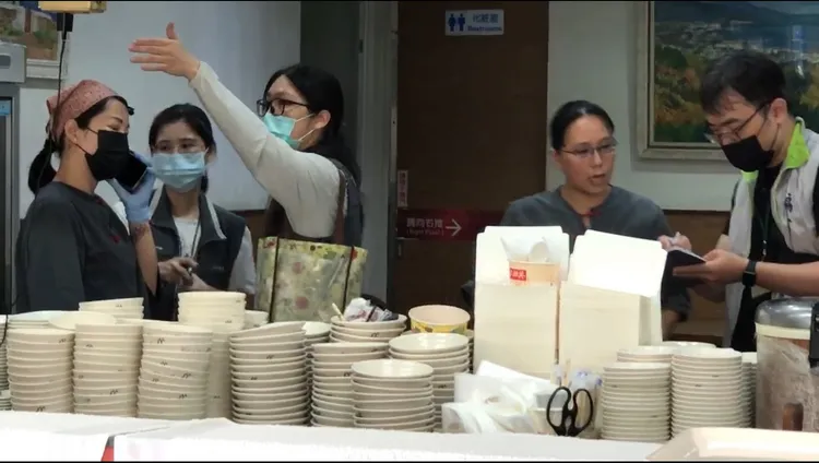 南市衛生局今天上午派員稽查。民眾提供