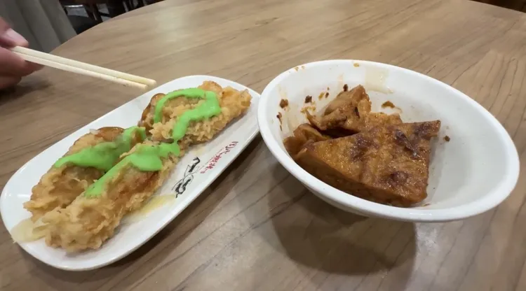 周氏蝦捲是台南知名小吃。民眾提供