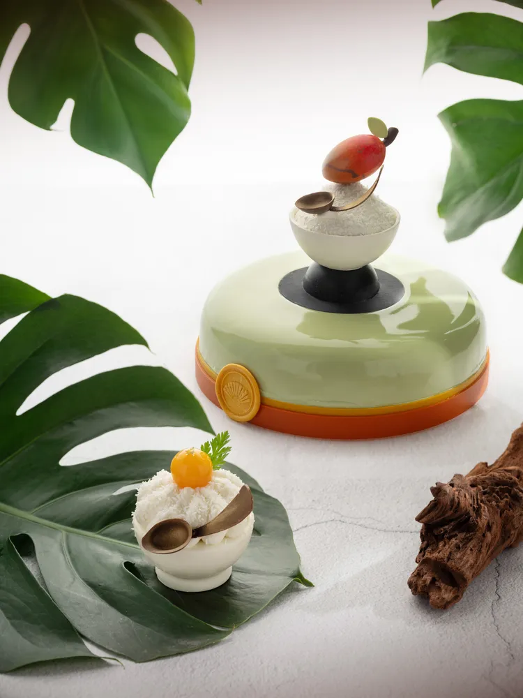 「文華餅房」推出「夏日芒果季」甜點饗宴，「芒果刨冰」將南洋風味的清涼甜品以巧緻工藝甜美呈現。台北文華東方酒店提供