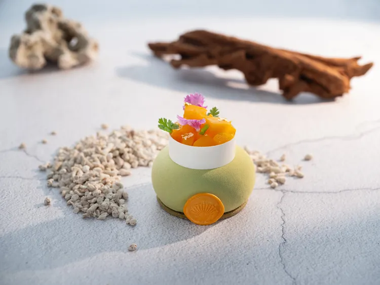 「文華餅房」推出「夏日芒果季」甜點饗宴，「芒果起司蛋糕」以果香悠然詮釋著迷人的盛夏風貌。台北文華東方酒店提供