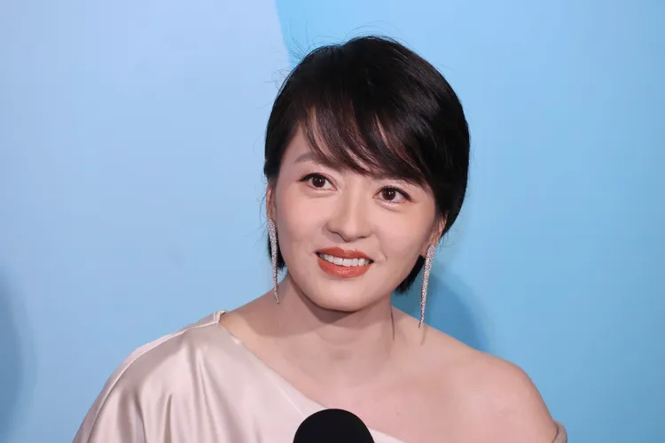 梁詠琪笑說路人很有善心，合照都會幫她修圖。莊宗達攝