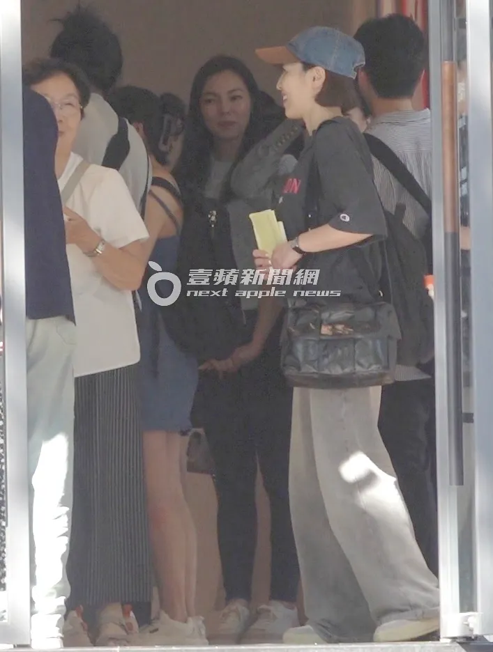 郭台铭夫人曾馨莹独自出席小S二女儿Lily画展。特勤中心摄