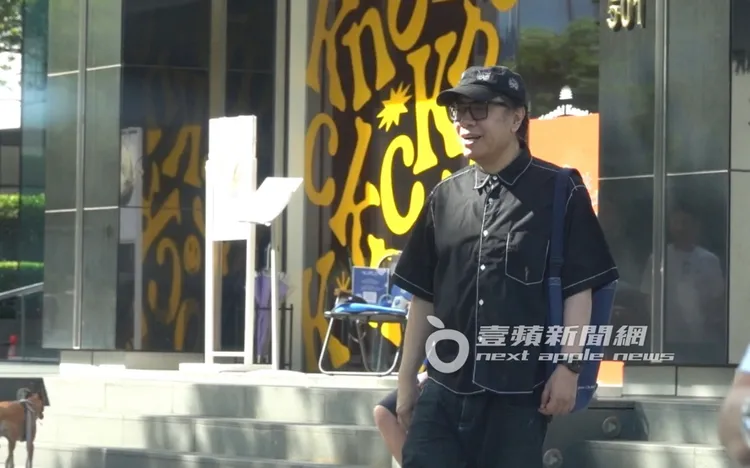 小S多年的主持搭檔蔡康永剛辦展覽，把好運氣帶給Lily。特勤中心攝