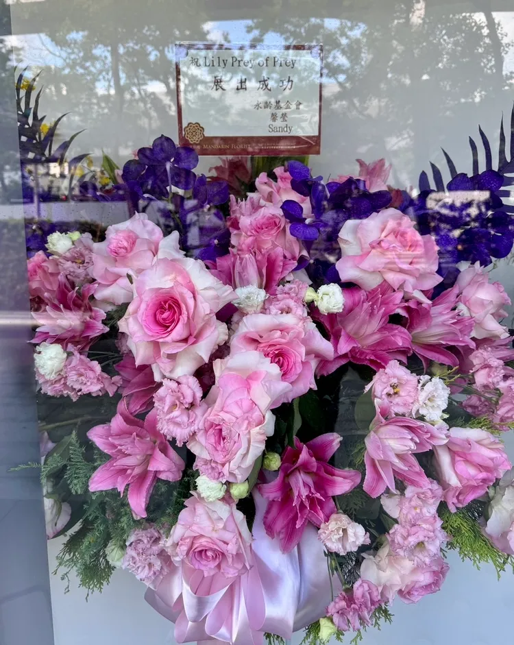 曾馨瑩代表永齡基金會送上花籃祝賀。特勤中心攝