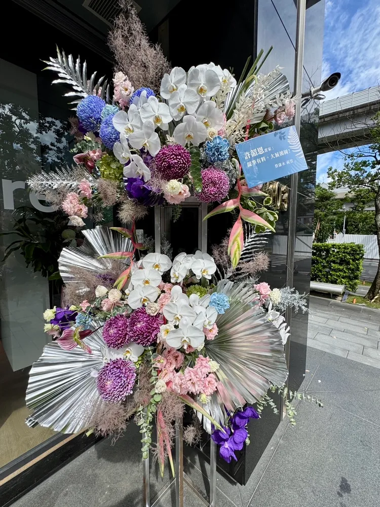 蔡康永送上花籃。特勤中心攝