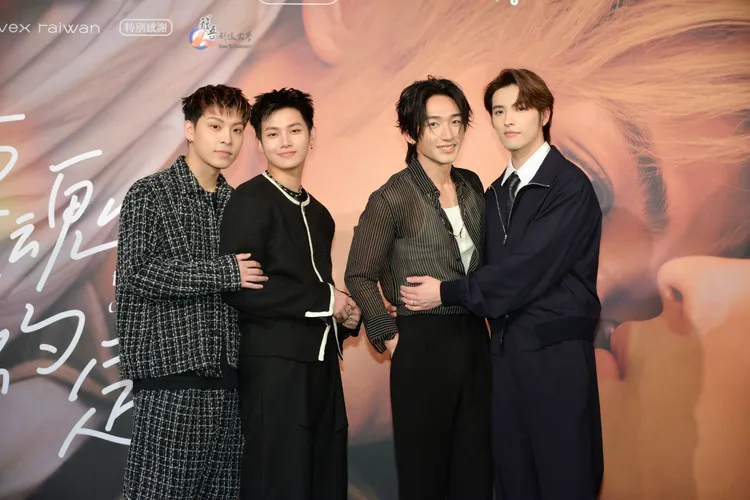 洪暐（左起）、李定、王智騫、范麒智為戲宣傳。三立提供