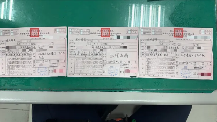 該名駕駛吃上3張罰單。警方提供