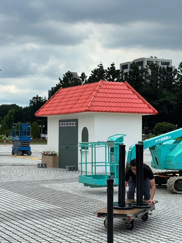 現場布置將自《魷魚遊戲1》就出現的遊戲綠門真實複刻。林欣恬攝