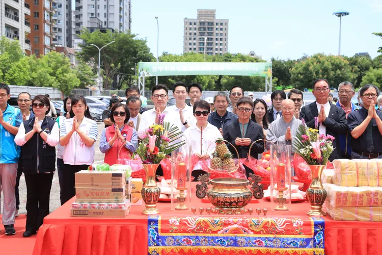 羅布森圖書館今天舉行動土儀式。市府提供
