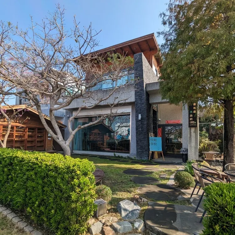 羅布森書蟲房堅持「10年不關店」的承諾，最終於2023年7月宣布停業。翻攝「羅布森書蟲房」臉書