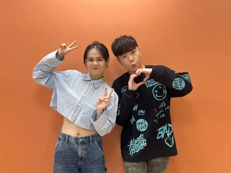 李岳透露與吱吱第一次見面，但兩人首播就默契十足、相見恨晚。李岳提供