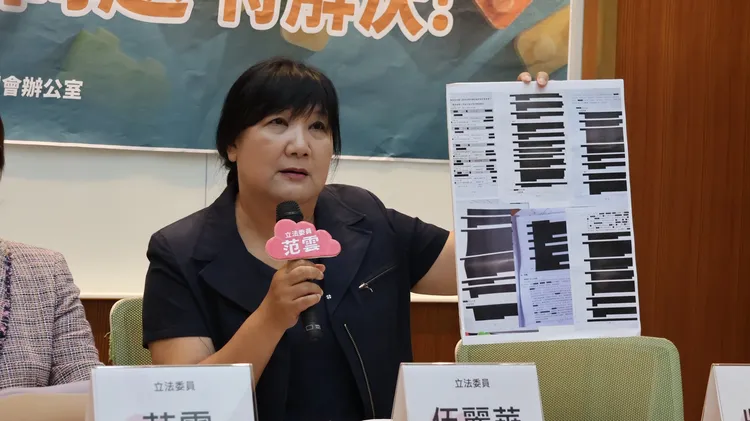 民進黨立委伍麗華指出，提供給家長的調查報告幾乎全被塗黑，連孩子是否受害、發生何事都無法掌握。記者葉家瑋攝