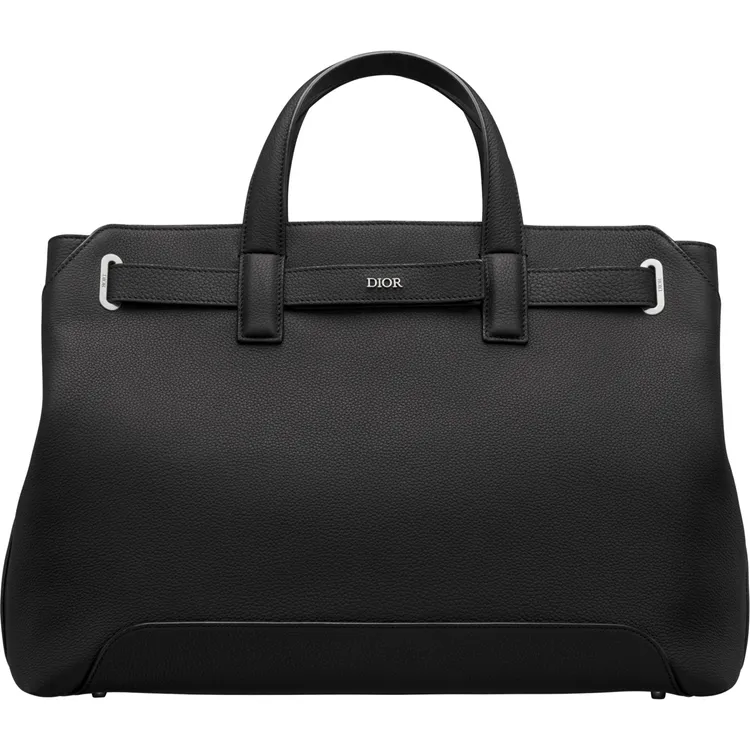 Dior Normandie黑色粒面小牛皮中型包款，22萬元。品牌提供