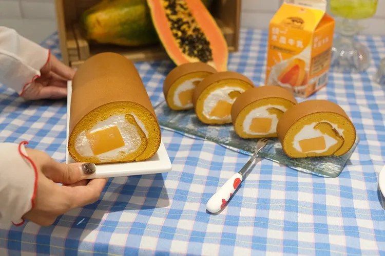 亞尼克歡慶生乳捲週年慶，有機會挑戰售價420元的木瓜牛乳生乳捲買1送1。業者提供