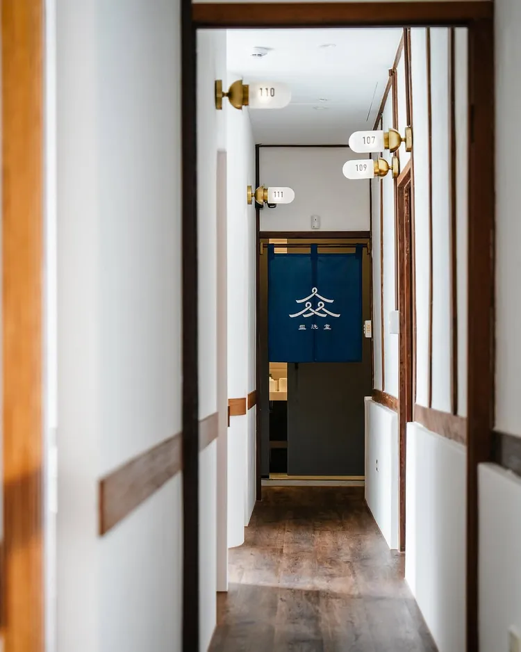 「寶桑町屋」青年旅館的設計風格吸引許多獨旅顧客，雲品特別推出獨旅連住2晚以上的優惠。業者提供