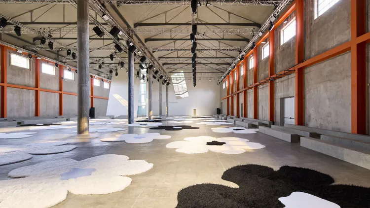 PRADA 2026春夏男裝秀秀場。品牌提供