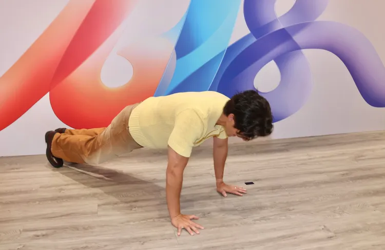 修杰楷化身修教練做運動。莊宗達攝影