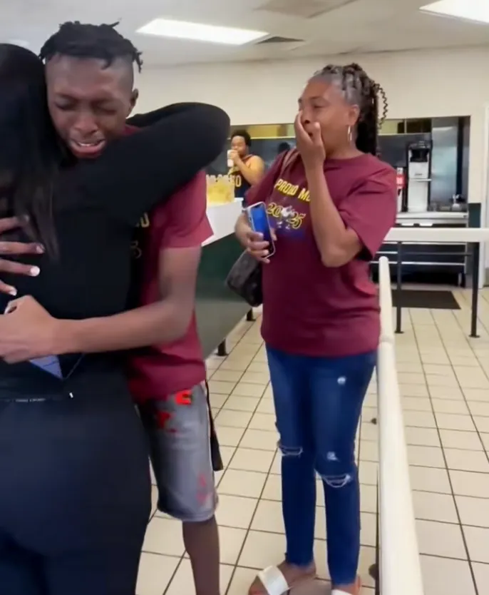 貝克收到善款感動喜極而泣。