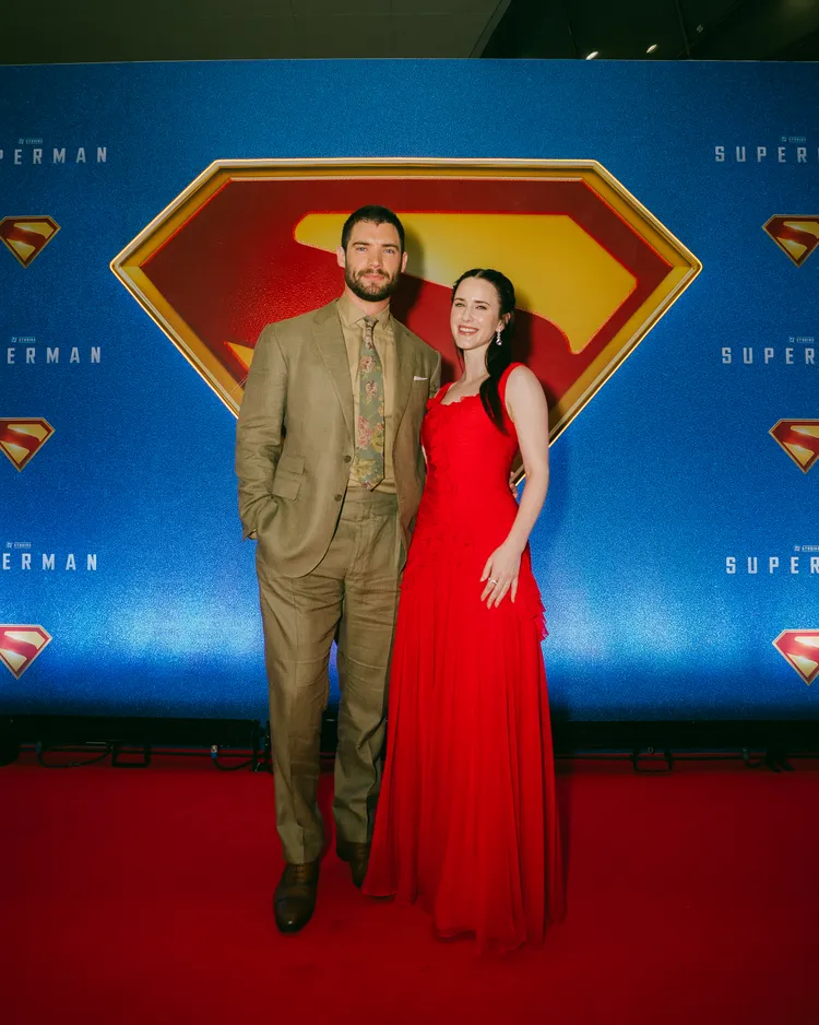 大衛科倫斯韋（左）以及瑞秋布羅斯納安。華納兄弟提供