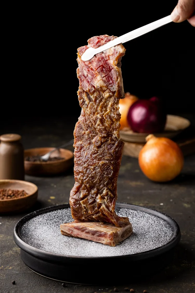 韓劇中最常出現的「Galbi卡歐比牛小排」姜滿堂也吃得到(880元)。業者提供