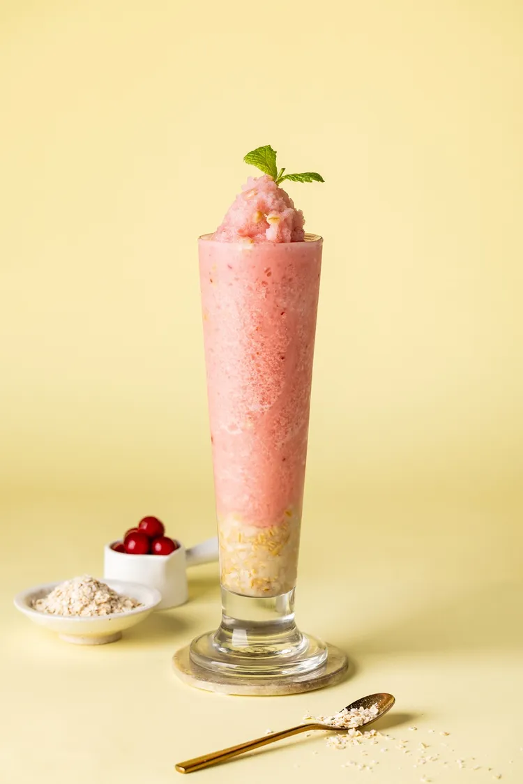 雙莓燕麥奶冰沙130元。業者提供