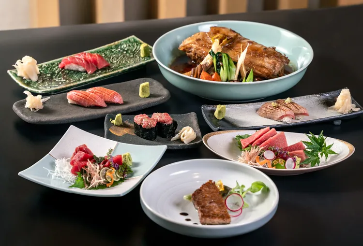 山里日本料理推出包括「黑鮪大腹握壽司」、「炙燒大腹壽司」、「乾煎鮪魚下巴」等多道限定佳餚。業者提供