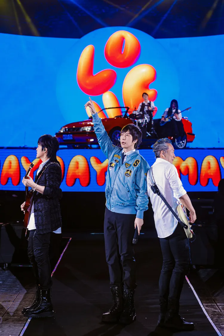 五月天環場嗨唱台北大巨蛋。相信音樂提供